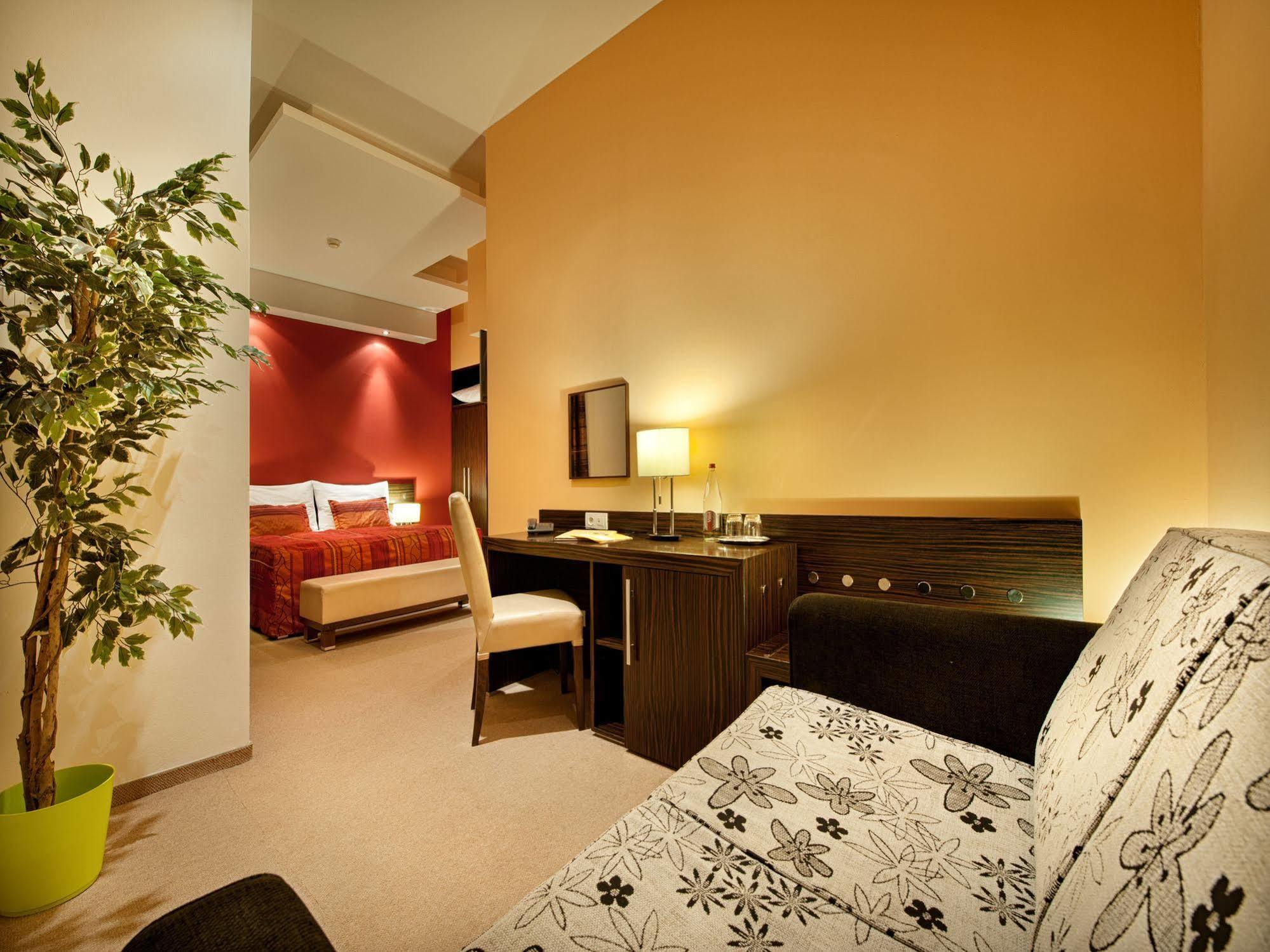 The Manes Boutique Hotel Prague Exterior photo